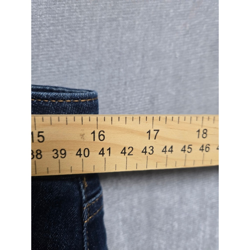 Levi Strauss Signature Women Mid Rise Capri Jeans Dark Wash Blue Size 12 Cropped - Picture 3 of 7